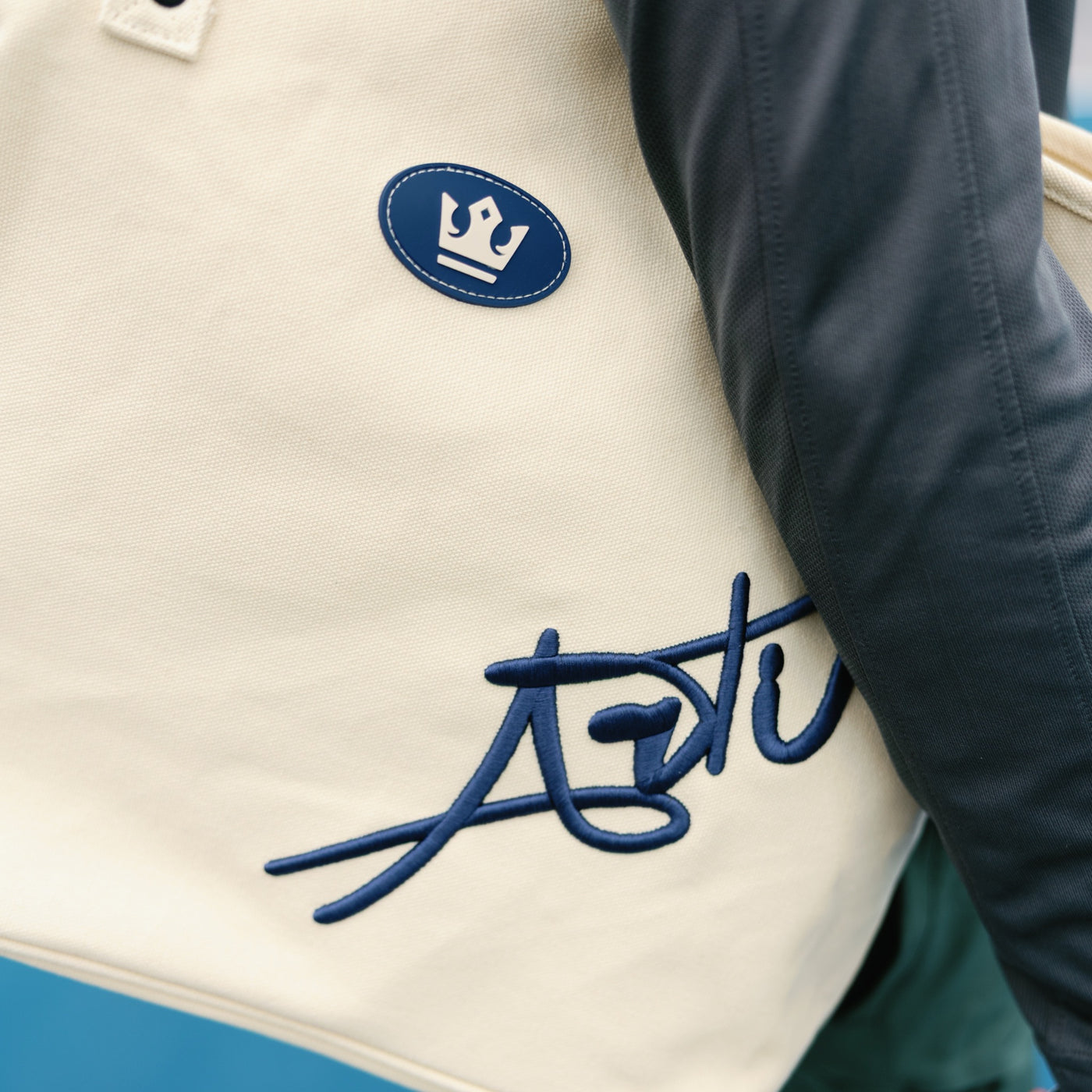 ARTI cream canvas tote bag carried on the shoulder